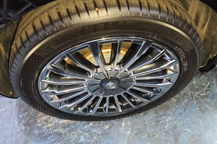 Used Hyptec HL 2025 700 Ultra Six-Seater All-Wheel-Drive LiDAR Version Exterior 5