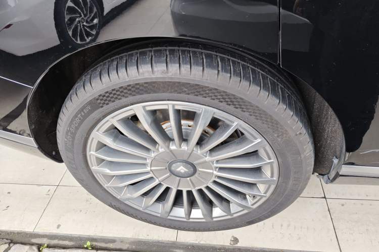 Used Hyptec HL 2025 700 Ultra Six-Seater All-Wheel-Drive LiDAR Version Exterior 5