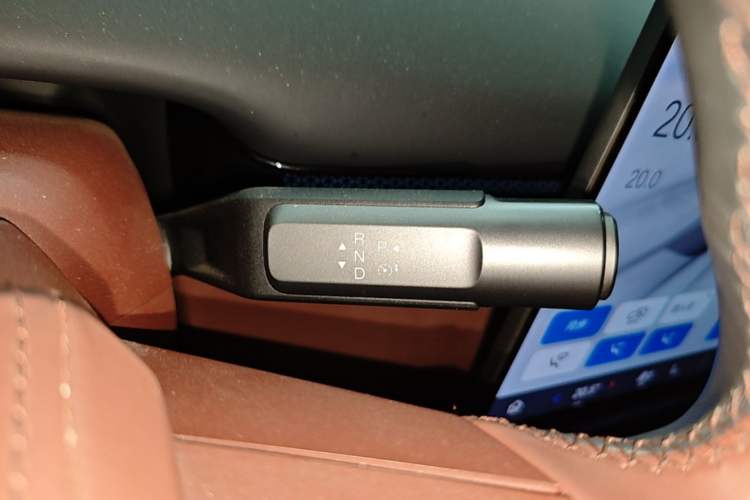 Used Hyptec HL 2025 700 Ultra Six-Seater All-Wheel-Drive LiDAR Version Gear Lever