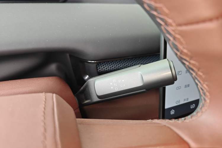 Used Hyptec HL 2025 700 Ultra Six-Seater All-Wheel-Drive LiDAR Version Gear Lever