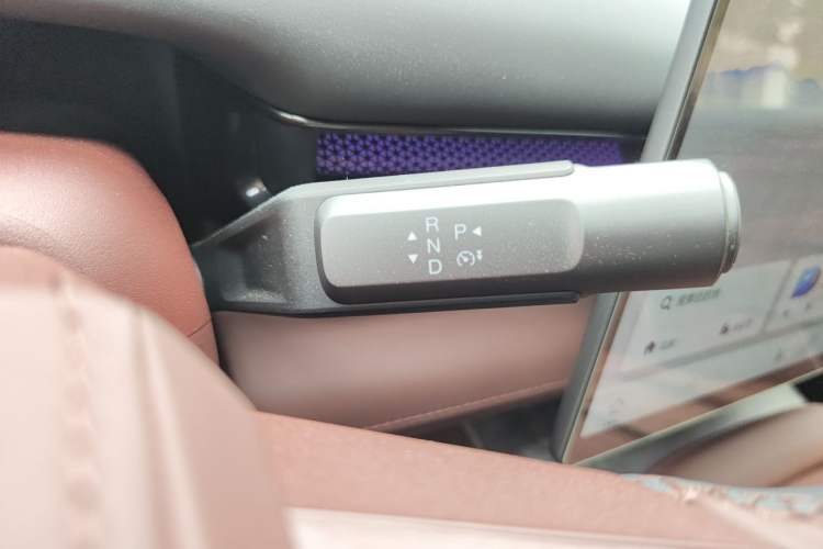 Used Hyptec HL 2025 700 Ultra Six-Seater All-Wheel-Drive LiDAR Version Gear Lever