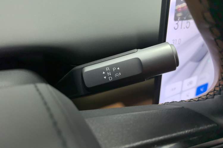 Used Hyptec HL 2025 700 Ultra Six-Seater All-Wheel-Drive LiDAR Version Gear Lever