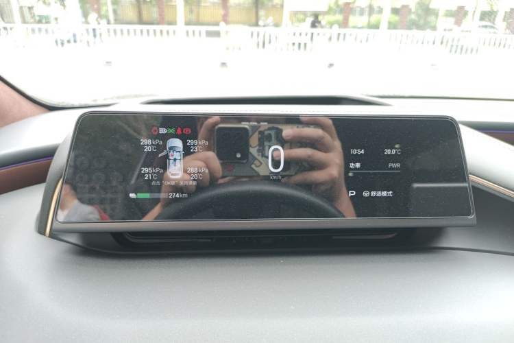 Used Hyptec HL 2025 700 Ultra Six-Seater All-Wheel-Drive LiDAR Version Instrument Cluster