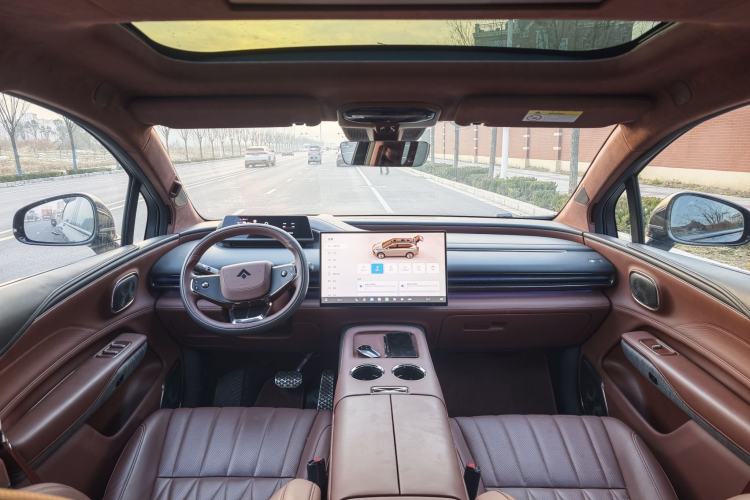 Used Hyptec HL 2025 700 Ultra Six-Seater All-Wheel-Drive LiDAR Version Interior 1