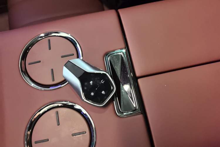Used Hyptec HL 2025 700 Ultra Six-Seater All-Wheel-Drive LiDAR Version Interior 1