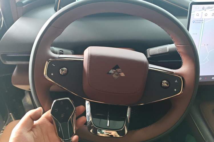 Used Hyptec HL 2025 700 Ultra Six-Seater All-Wheel-Drive LiDAR Version Interior 1