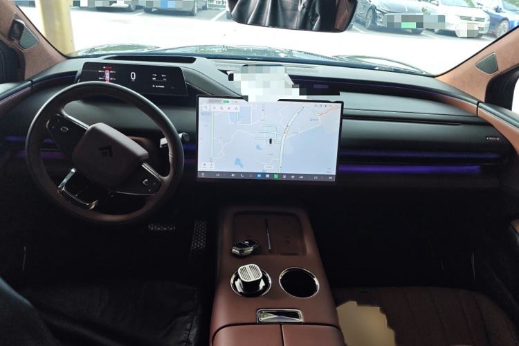 Used Hyptec HL 2025 700 Ultra Six-Seater All-Wheel-Drive LiDAR Version Interior 2