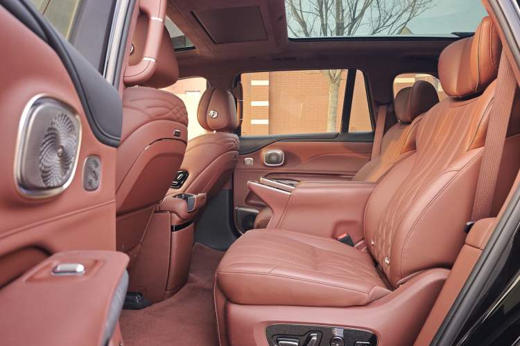Used Hyptec HL 2025 700 Ultra Six-Seater All-Wheel-Drive LiDAR Version Interior 3