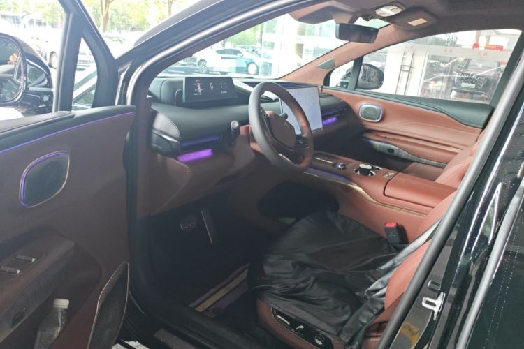 Used Hyptec HL 2025 700 Ultra Six-Seater All-Wheel-Drive LiDAR Version Interior 3