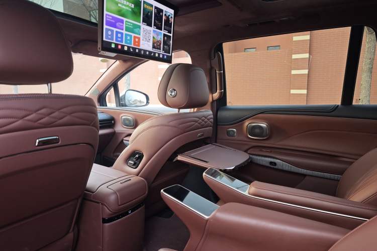 Used Hyptec HL 2025 700 Ultra Six-Seater All-Wheel-Drive LiDAR Version Interior 4