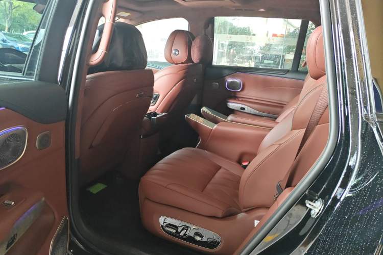 Used Hyptec HL 2025 700 Ultra Six-Seater All-Wheel-Drive LiDAR Version Interior 4