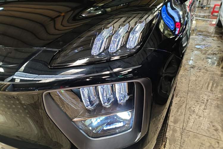 Used Hyptec HL 2025 700 Ultra Six-Seater All-Wheel-Drive LiDAR Version Left Front Headlight