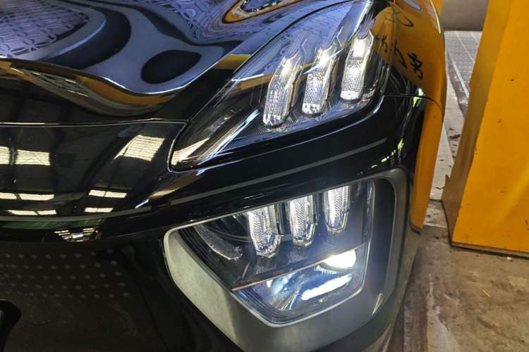 Used Hyptec HL 2025 700 Ultra Six-Seater All-Wheel-Drive LiDAR Version Left Front Headlight