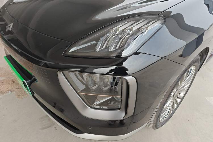 Used Hyptec HL 2025 700 Ultra Six-Seater All-Wheel-Drive LiDAR Version Left Front Headlight