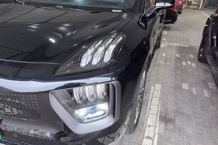 Used Hyptec HL 2025 700 Ultra Six-Seater All-Wheel-Drive LiDAR Version Left Front Headlight