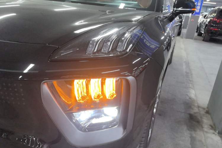 Used Hyptec HL 2025 700 Ultra Six-Seater All-Wheel-Drive LiDAR Version Left Front Headlight