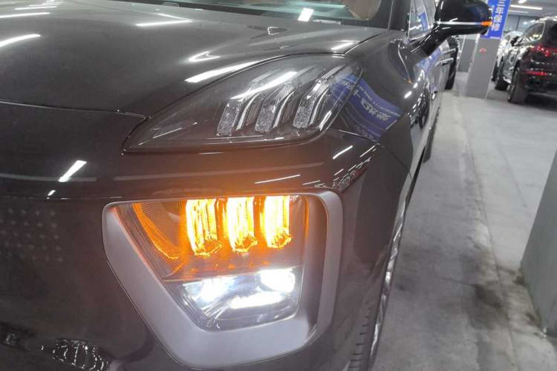 Used Hyptec HL 2025 700 Ultra Six-Seater All-Wheel-Drive LiDAR Version Left Front Headlight