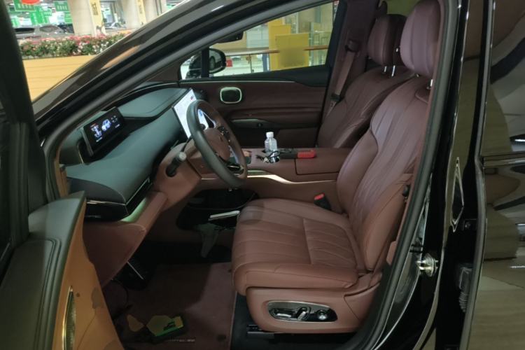 Used Hyptec HL 2025 700 Ultra Six-Seater All-Wheel-Drive LiDAR Version Left Front Seat