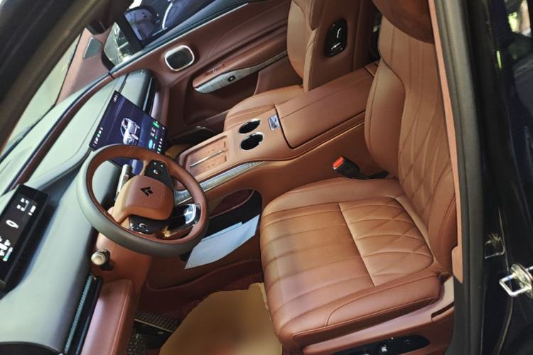 Used Hyptec HL 2025 700 Ultra Six-Seater All-Wheel-Drive LiDAR Version Left Front Seat