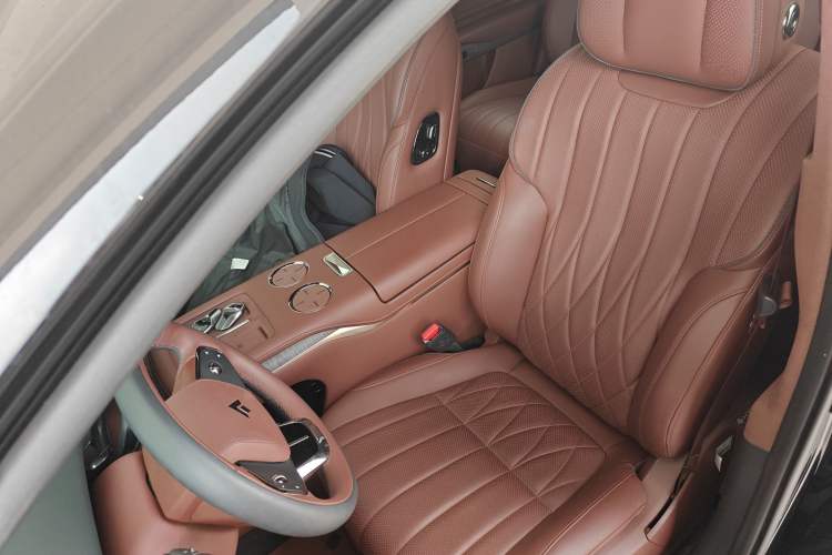 Used Hyptec HL 2025 700 Ultra Six-Seater All-Wheel-Drive LiDAR Version Left Front Seat