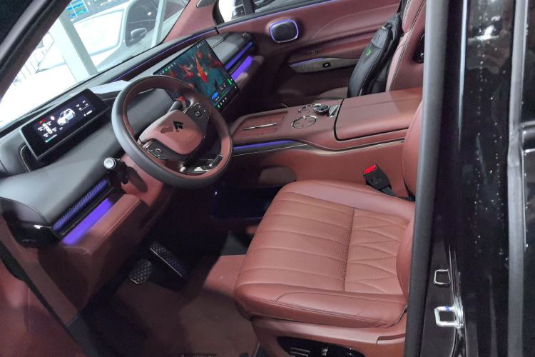 Used Hyptec HL 2025 700 Ultra Six-Seater All-Wheel-Drive LiDAR Version Left Front Seat