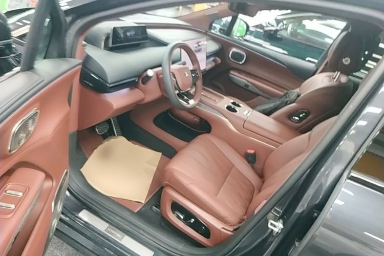 Used Hyptec HL 2025 700 Ultra Six-Seater All-Wheel-Drive LiDAR Version Left Front Seat