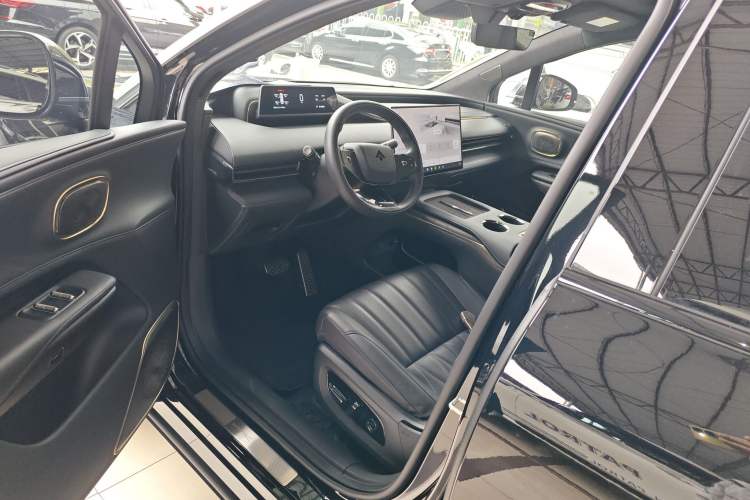 Used Hyptec HL 2025 700 Ultra Six-Seater All-Wheel-Drive LiDAR Version Left Front Seat