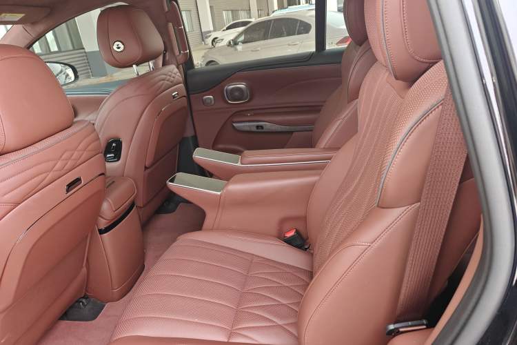 Used Hyptec HL 2025 700 Ultra Six-Seater All-Wheel-Drive LiDAR Version Left Rear Seat
