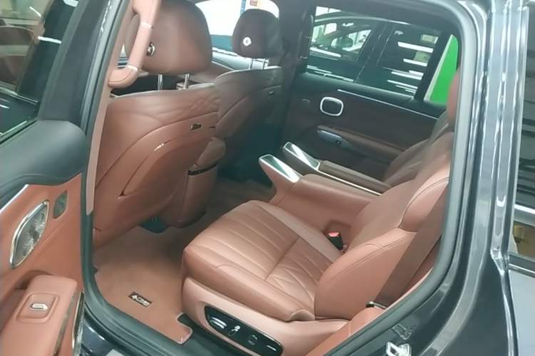 Used Hyptec HL 2025 700 Ultra Six-Seater All-Wheel-Drive LiDAR Version Left Rear Seat