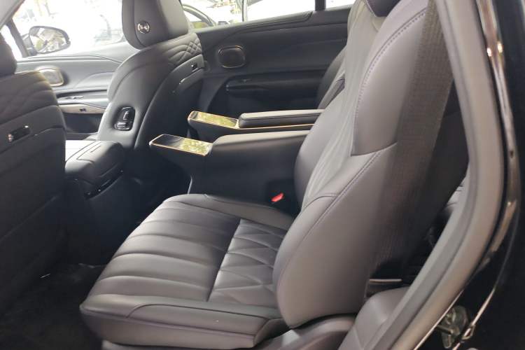 Used Hyptec HL 2025 700 Ultra Six-Seater All-Wheel-Drive LiDAR Version Left Rear Seat