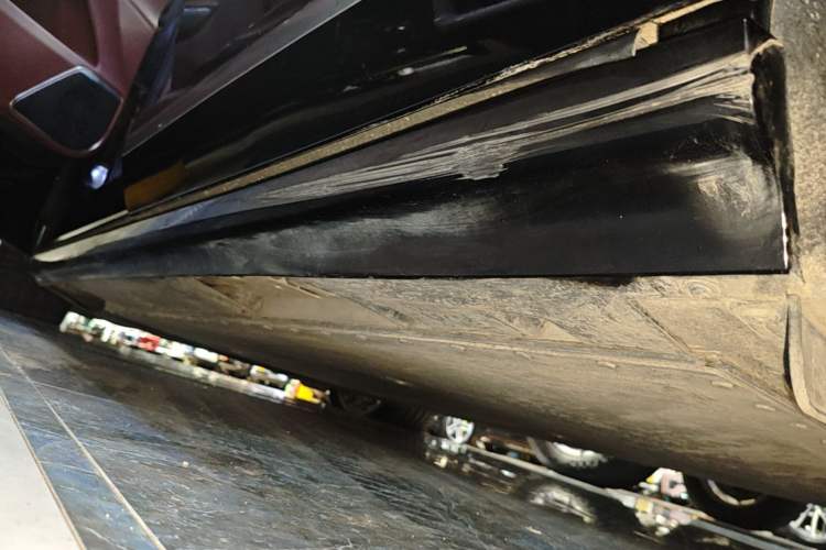 Used Hyptec HL 2025 700 Ultra Six-Seater All-Wheel-Drive LiDAR Version Left Side Sill