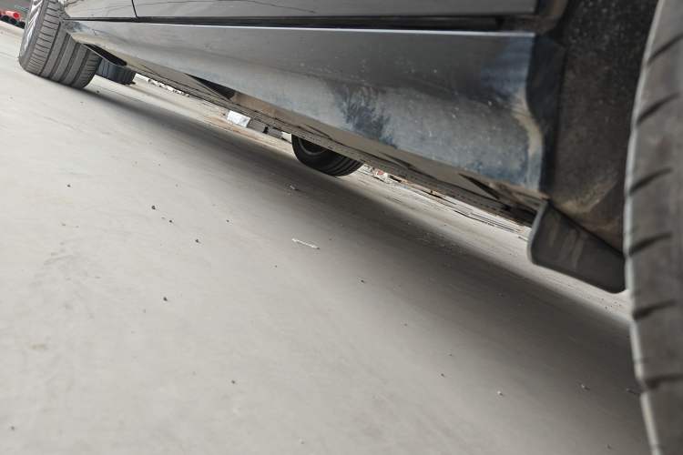 Used Hyptec HL 2025 700 Ultra Six-Seater All-Wheel-Drive LiDAR Version Left Side Sill