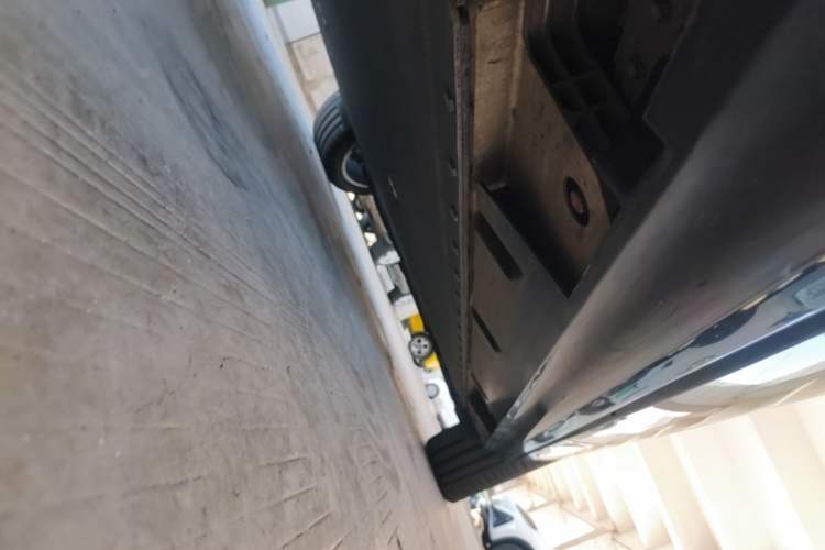 Used Hyptec HL 2025 700 Ultra Six-Seater All-Wheel-Drive LiDAR Version Left Side Sill