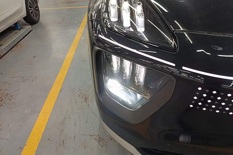 Used Hyptec HL 2025 700 Ultra Six-Seater All-Wheel-Drive LiDAR Version Right Front Headlight