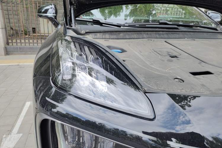Used Hyptec HL 2025 700 Ultra Six-Seater All-Wheel-Drive LiDAR Version Right Front Headlight