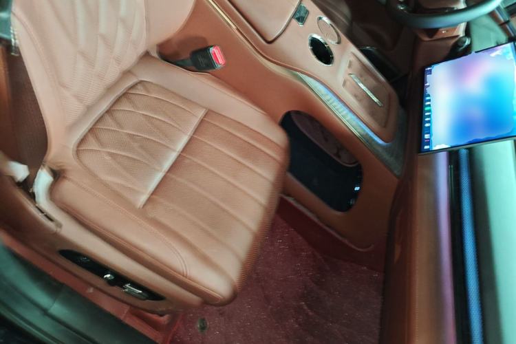 Used Hyptec HL 2025 700 Ultra Six-Seater All-Wheel-Drive LiDAR Version Right Front Seat
