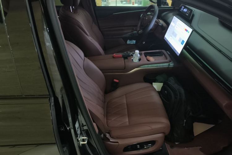 Used Hyptec HL 2025 700 Ultra Six-Seater All-Wheel-Drive LiDAR Version Right Front Seat