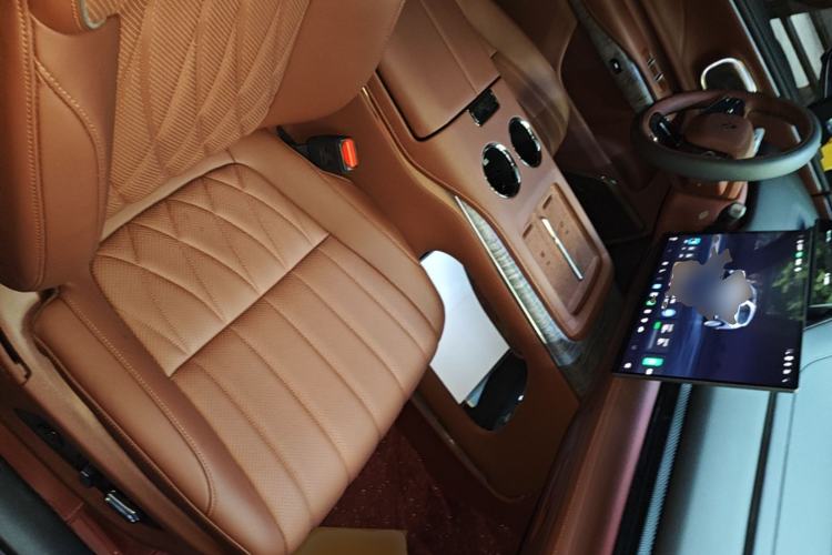 Used Hyptec HL 2025 700 Ultra Six-Seater All-Wheel-Drive LiDAR Version Right Front Seat