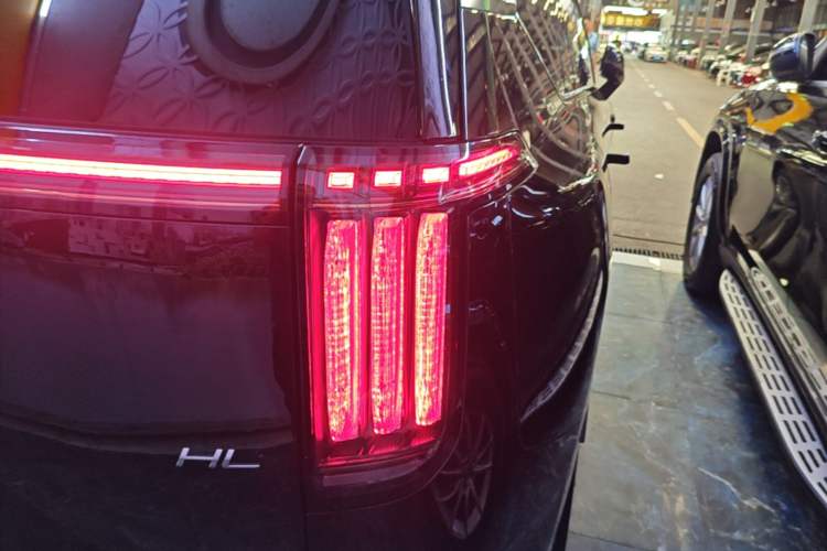 Used Hyptec HL 2025 700 Ultra Six-Seater All-Wheel-Drive LiDAR Version Right Rear Taillight