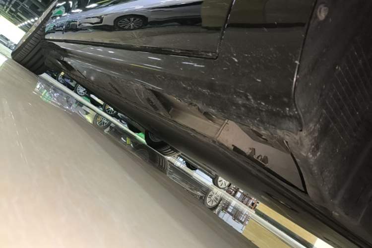 Used Hyptec HL 2025 700 Ultra Six-Seater All-Wheel-Drive LiDAR Version Right Side Sill