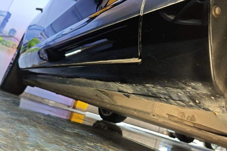 Used Hyptec HL 2025 700 Ultra Six-Seater All-Wheel-Drive LiDAR Version Right Side Sill
