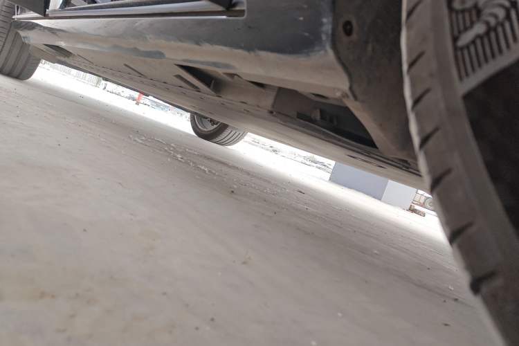 Used Hyptec HL 2025 700 Ultra Six-Seater All-Wheel-Drive LiDAR Version Right Side Sill