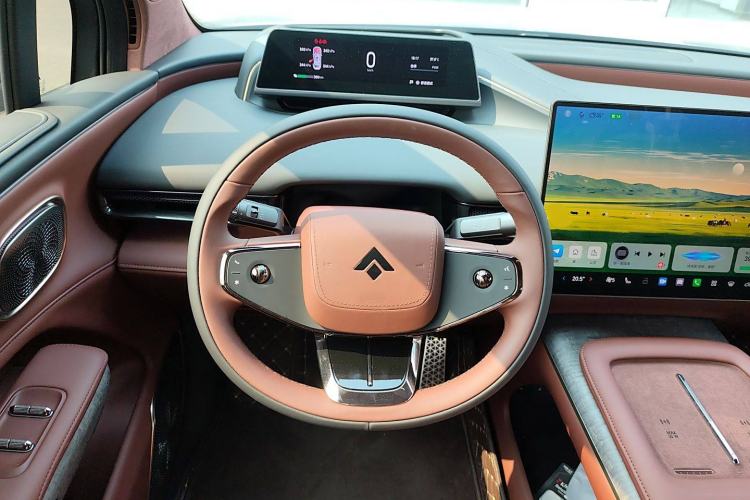 Used Hyptec HL 2025 700 Ultra Six-Seater All-Wheel-Drive LiDAR Version Steering Wheel