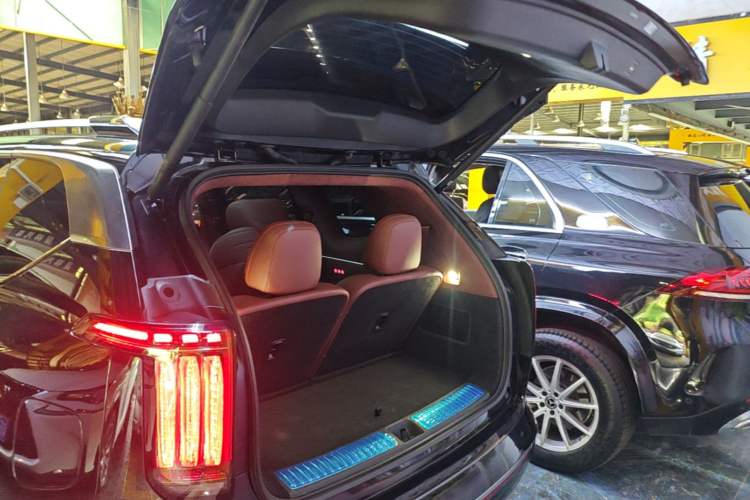 Used Hyptec HL 2025 700 Ultra Six-Seater All-Wheel-Drive LiDAR Version Trunk