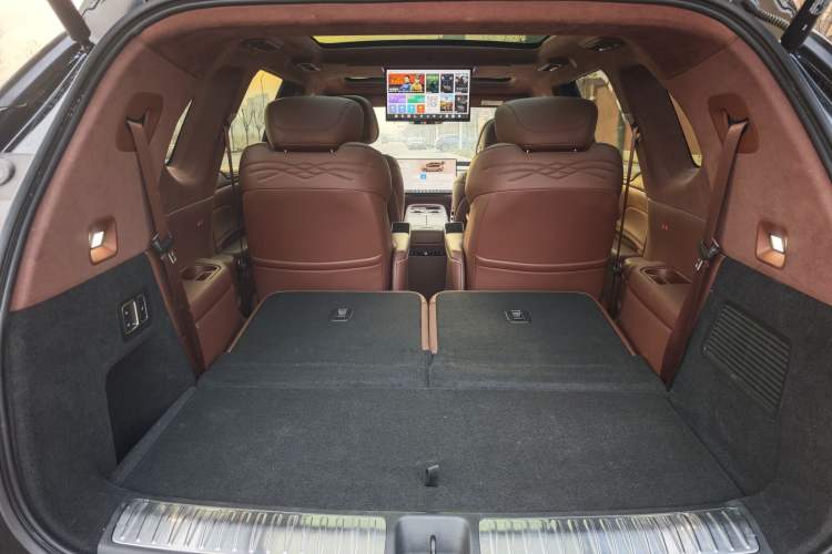 Used Hyptec HL 2025 700 Ultra Six-Seater All-Wheel-Drive LiDAR Version Trunk