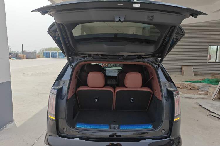 Used Hyptec HL 2025 700 Ultra Six-Seater All-Wheel-Drive LiDAR Version Trunk