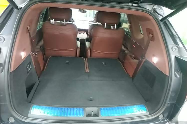 Used Hyptec HL 2025 700 Ultra Six-Seater All-Wheel-Drive LiDAR Version Trunk