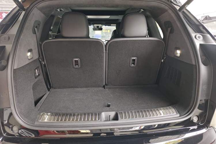 Used Hyptec HL 2025 700 Ultra Six-Seater All-Wheel-Drive LiDAR Version Trunk