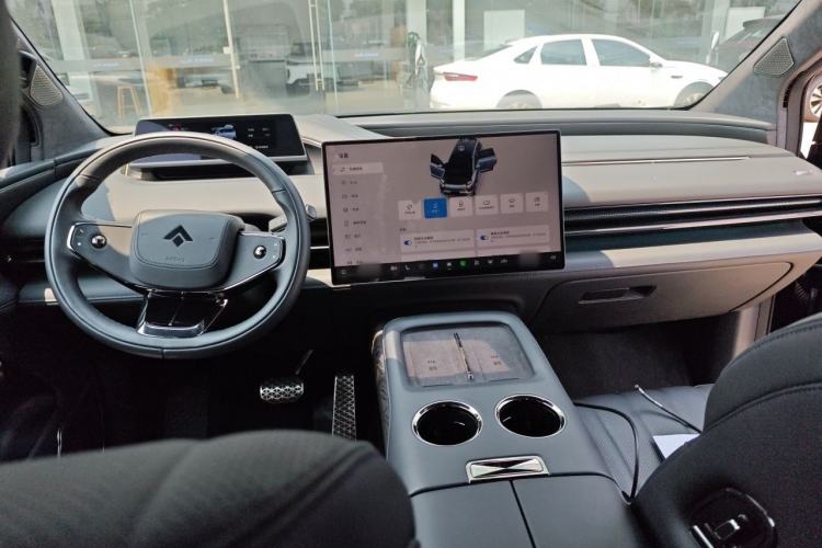 Used Hyptec HL 2025 700 Ultra Six-Seater All-Wheel-Drive LiDAR Version Center Console