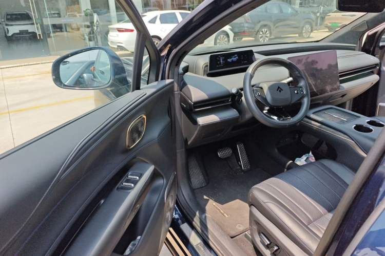Used Hyptec HL 2025 700 Ultra Six-Seater All-Wheel-Drive LiDAR Version Driver Seat